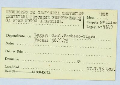 Ficha “Secuestro de camioneta Chevrotlet irradiaba proclama frente a empresa FORD Motors Argentina” que remite al legajo Mesa DS 5319. CPM- Fondo DIPPBA- Div. Cen. AyF, fichero por acontecimientos por localidad. Año 1975.