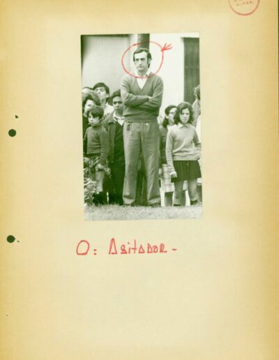 Fotografías del conflicto en la Comuna de Tigre. El 30 de septiembre de 1971 alrededor de 3000 personas se manifiestan en las inmediaciones para impedir la asunción del interventor. CPM- Fondo DIPPBA – Div. Cen. AyF, Mesa A, factor Partido político, Serie Antecedentes de Comuna. Año 1971