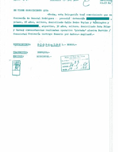 Informe de inteligencia sobre la detención de dos personas por efectuar pintadas alusivas al Partido Comunista. CPM- Fondo DIPPBA- Div. Cen. AyF, Mesa Referencia, Legajo 13403. Año 1965
