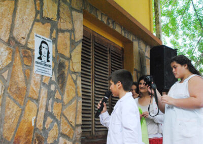 Colocación de placa en la casa de David Cordero. Colección Escuela 12