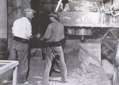 Trabajadores de la fábrica CORCEMAR. Pipinas. Década 1960. Colección MHPI.