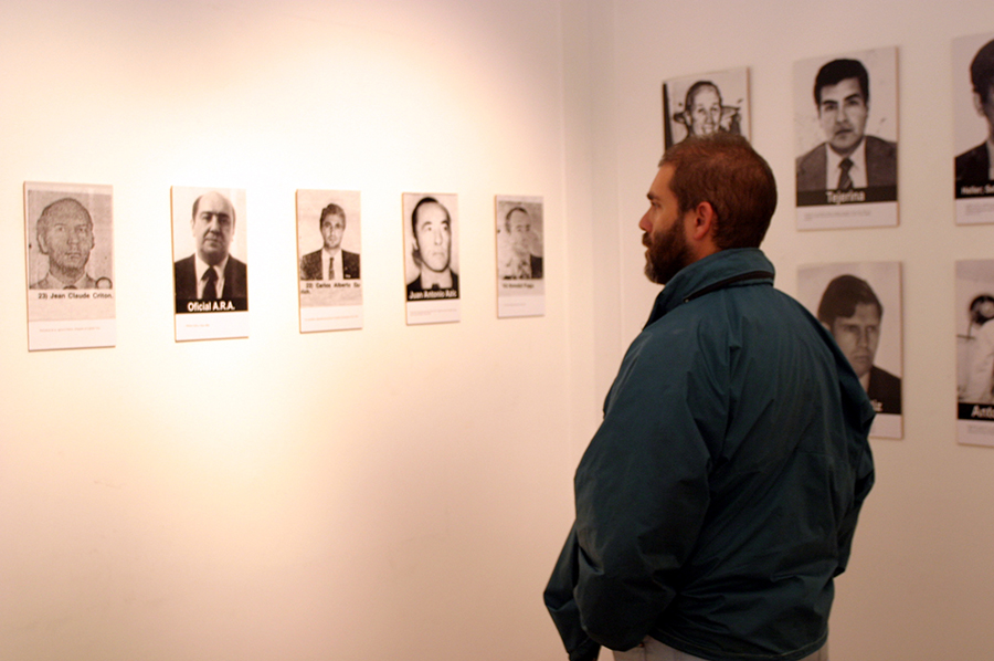 Rostros, fotos «sacadas» de la ESMA