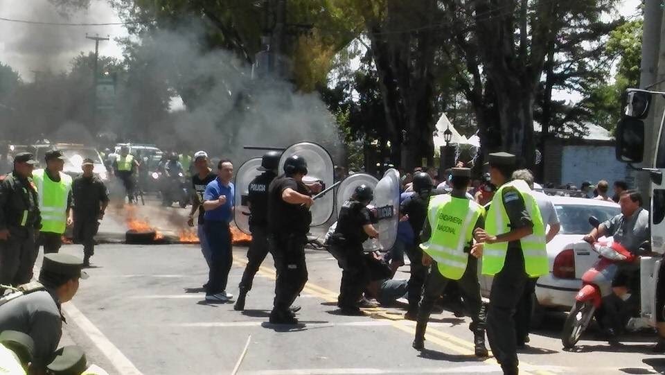 EL NUNCA MÁS DE HOY ES BASTA DE REPRESIÓN La democracia es derecho a la protesta y resolución pacífica de los conflictos