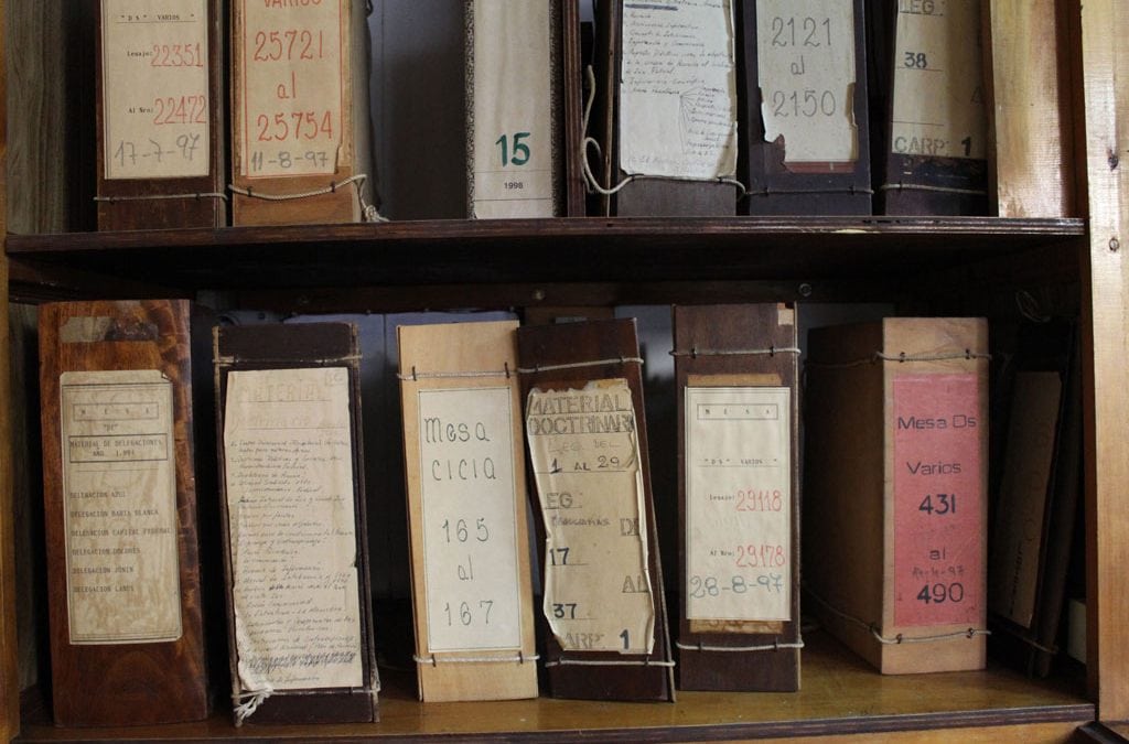 A 42 AÑOS DEL GOLPE DE ESTADO La CPM señaliza su sede y entrega documentación del espionaje ilegal de la Policía Bonaerense