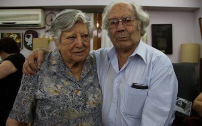 PÉREZ ESQUIVEL LE ENTREGÓ LA DOCUMENTACIÓN A CHICHA MARIANI La CPM hizo entrega de los archivos restaurados a Chicha Mariani