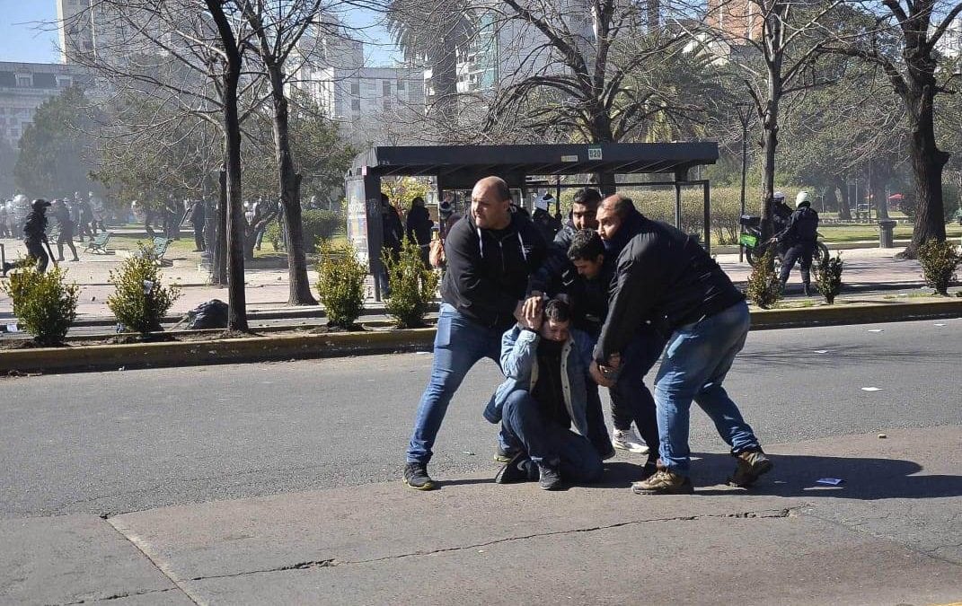 PRESENTACIÓN DE HABEAS CORPUS POR LOS CINCO DETENIDOS La CPM repudia la brutal represión a las y los trabajadores de Astillero Río Santiago