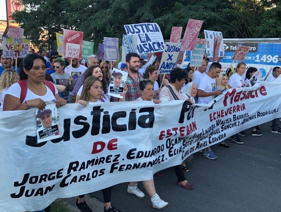 UN MES DE LA MASACRE DE ESTEBAN ECHEVERRÍA Una multitud acompañó el reclamo de justicia de los familiares