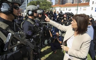 DEMAGOGIA PUNITIVA E IRRESPONSABILIDAD EN EL EJERCICIO DE LA FUNCIÓN PÚBLICA El reglamento de Bullrich alienta a los policías a violar el código penal