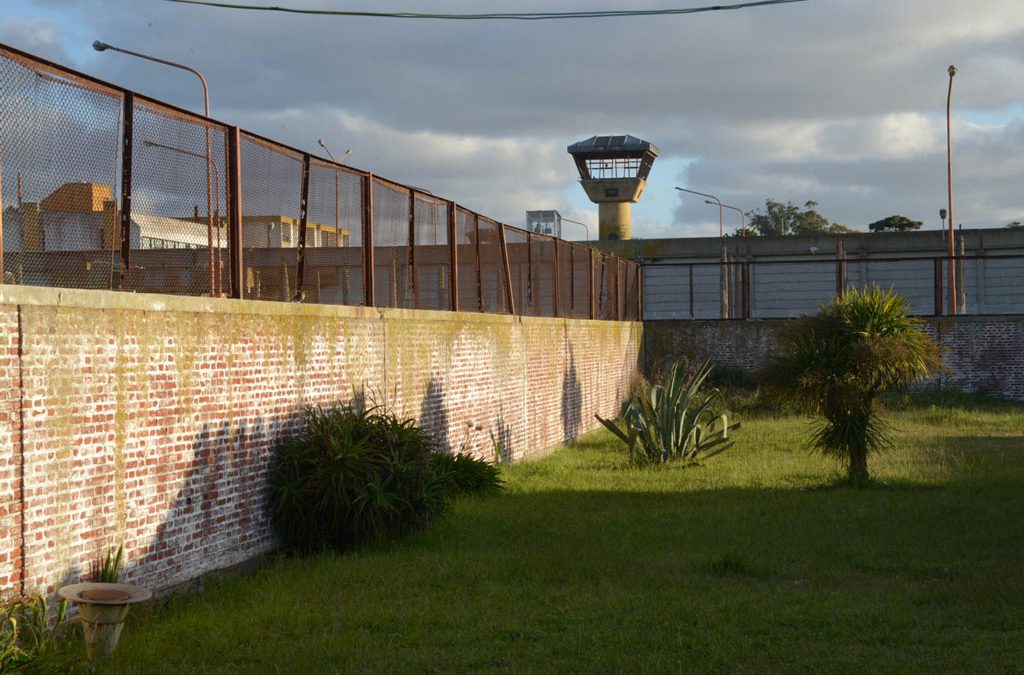 Detienen al jefe de Sanidad de Batán por proveer medicamentos y dinero a personas detenidas con el fin de abusarlas sexualmente