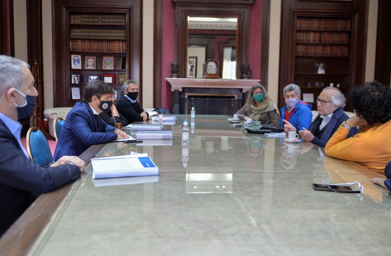 LA AGENDA DE DERECHOS HUMANOS EN LA PROVINCIA DE BUENOS AIRES La CPM se reunió con el gobernador Axel Kicillof para entregarle su XIV Informe Anual