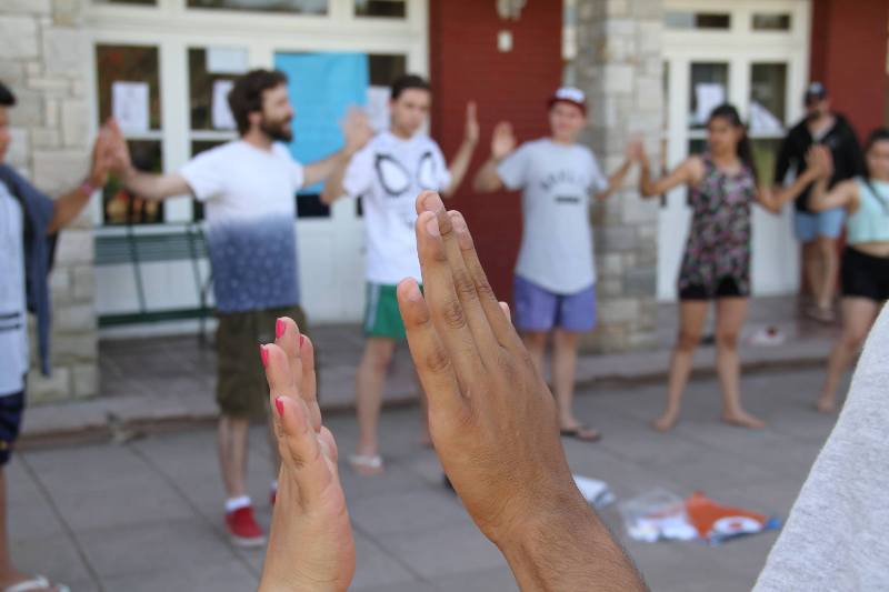 MASIVA CONVOCATORIA DEL PROGRAMA JÓVENES Y MEMORIA Más de 15 mil jóvenes y 3 mil educadores bonaerenses y de otras 5 provincias participan en Chapadmalal del encuentro de cierre organizado por la CPM