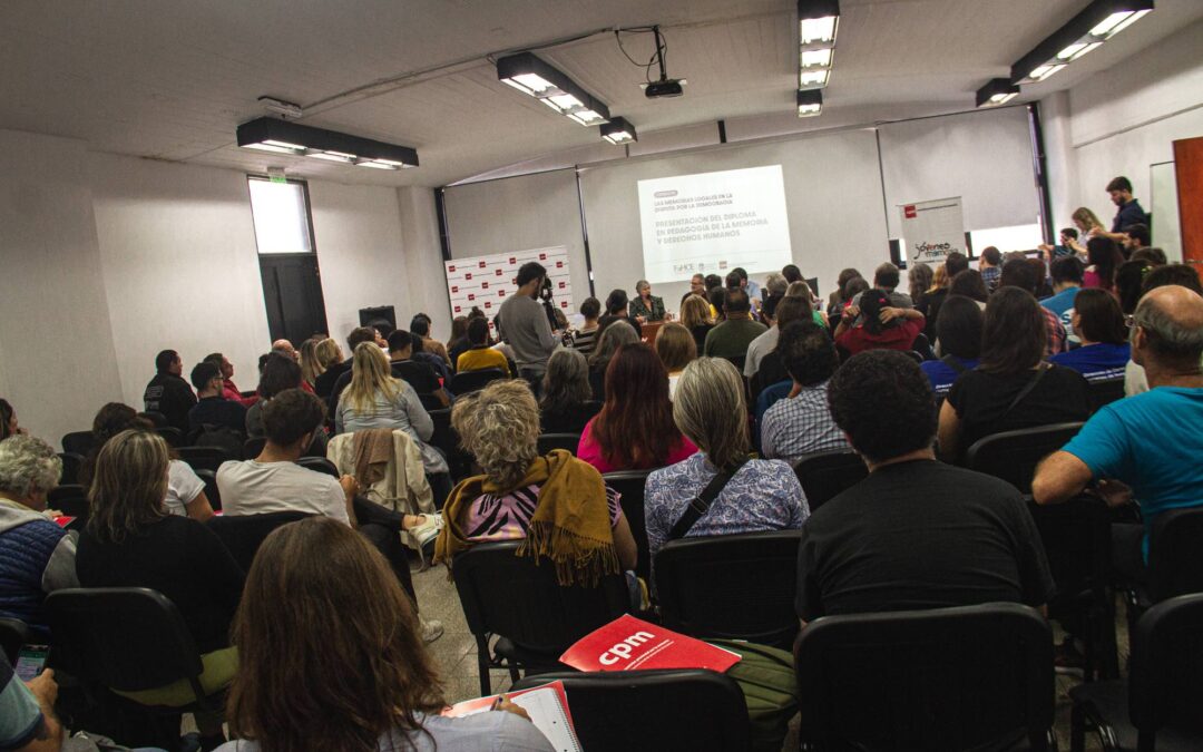 MÁS DE 140 EDUCADORES DE TODA LA PROVINCIA PARTICIPARON DEL ACTO La CPM y la Facultad de Humanidades de la UNLP presentaron la diplomatura en pedagogía de la memoria y derechos humanos 
